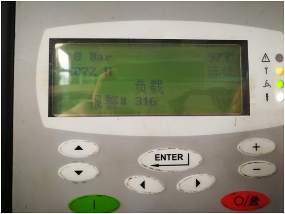 由于油品問(wèn)題導(dǎo)致油氣分離器壓差高，空壓機(jī)潤(rùn)滑油結(jié)膠，油濾堵塞，機(jī)器高溫報(bào)警(圖2)
